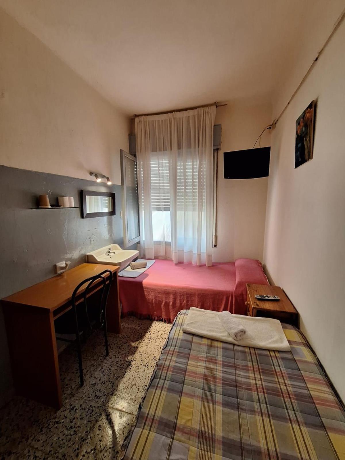 Pension Suiza Reus Exterior foto